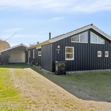 Underbart På En Stor Tomt, Nära Havet Semesterbostad
